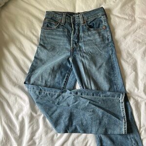 Levi’s Ribcage Straight Ankle Jeans